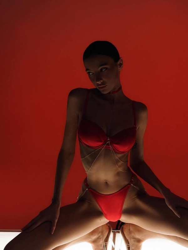 Милена привлекательная девушка из Оха цена от 6000 руб